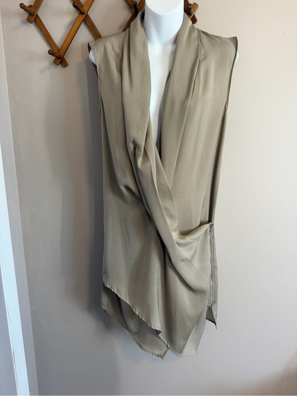 RUDSAK Tourterelle Grey Asymmetric Draped Zipper sleeveless blouse P/S